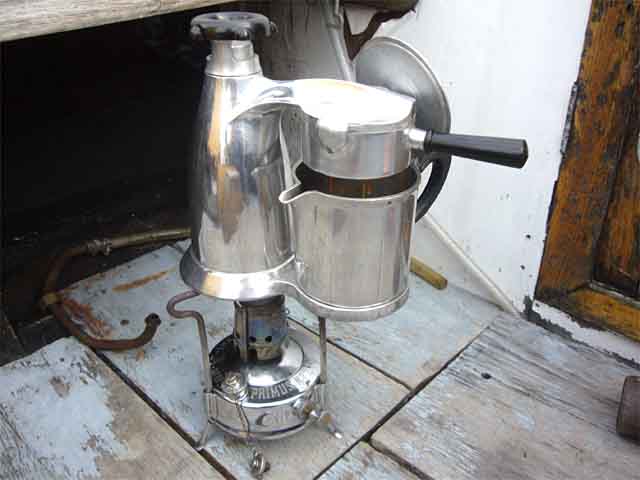 1279564470-kaffeut.jpg