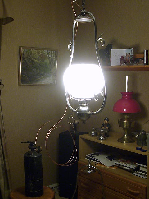 1304106796-dhf1_ljus.jpg