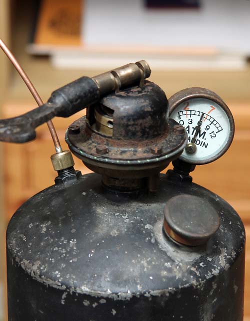 1349979559-tanken.jpg