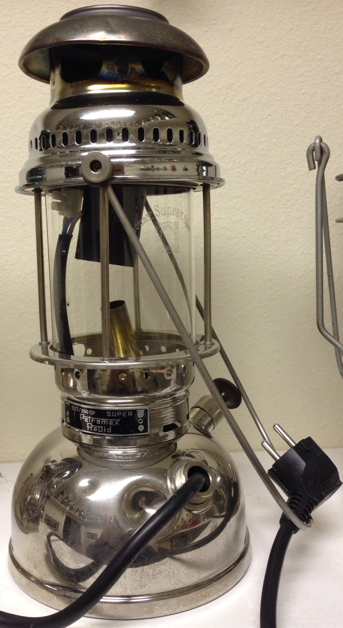 1392408708-electric_lamp_lantern_low_res.jpg