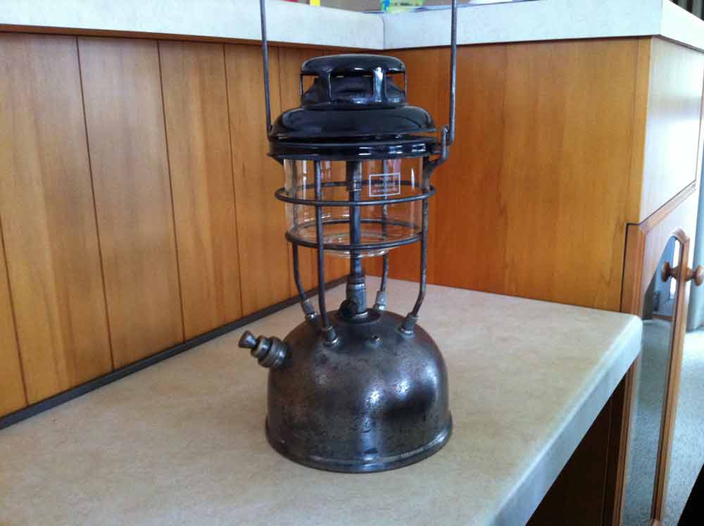 1402540816-Lamp.jpg