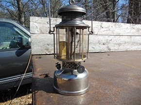 1408368183-lantern_and_chicks_001.JPG