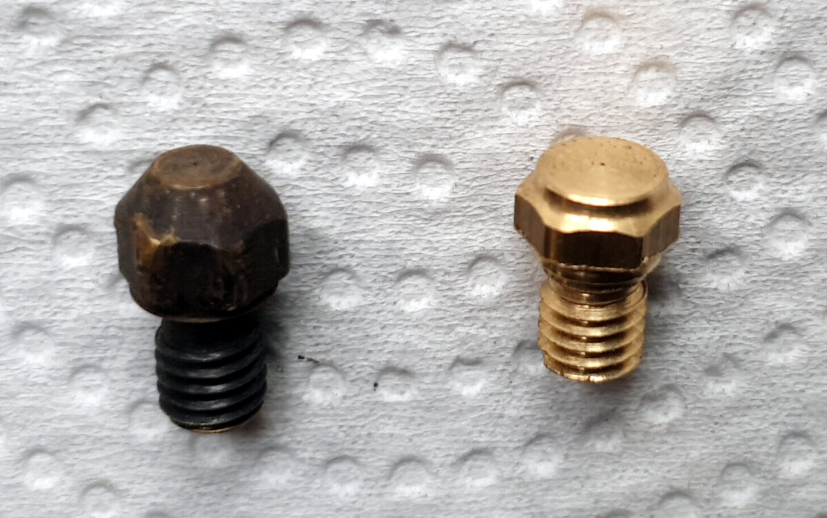 Austramax on right.jpg