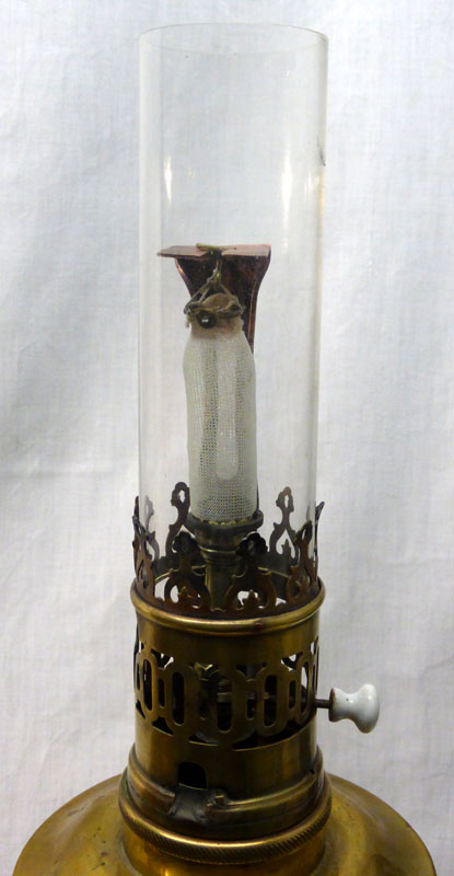 Unknown Denayroyze burner with mantle and glass chimney.jpg