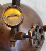 Bolte & Weyer lamp mano and pump valve.jpg