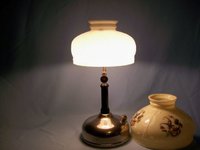 1293933188-Akron_102G_lamp_lit_with_Diamond_shade_opt.jpg