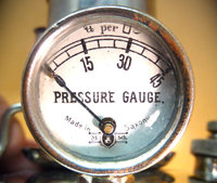 1355790323-Empire_lamp_manometer.jpg