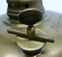 1454530225-Primus_1008_lamp_fuel_filler_cap_with_pump_threads_and_air_release_screw.jpg