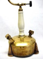 1471030705-Ekinox_lamp_font_and_porcelain_handle.jpg