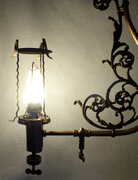 Sun-Vapor-lamp-lit-mantl.gif